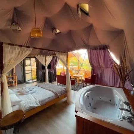 Cleopatra Hotel *